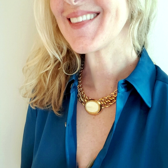 Rare! Chunky Vintage Monet Chain Link Choker with Ivory Center Stone - Picture 8 of 16